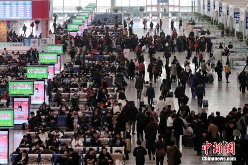 12月25日，西安北車站內(nèi)人頭攢動。<a target='_blank' ><p  align=