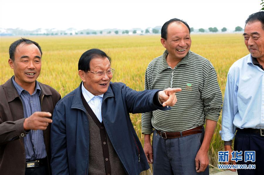 (改革先鋒風(fēng)采·圖文互動)(2)吳仁寶:華西村改革發(fā)展的帶頭人