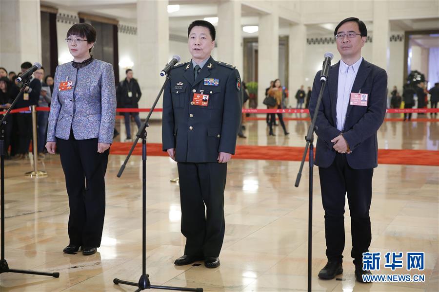 （兩會(huì)&middot;政協(xié)開(kāi)幕）（5）全國(guó)政協(xié)委員接受采訪(fǎng)