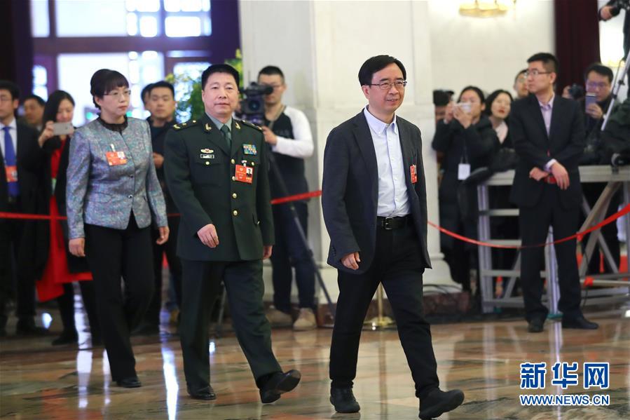 （兩會(huì)&middot;政協(xié)開(kāi)幕）（7）全國(guó)政協(xié)委員接受采訪(fǎng)