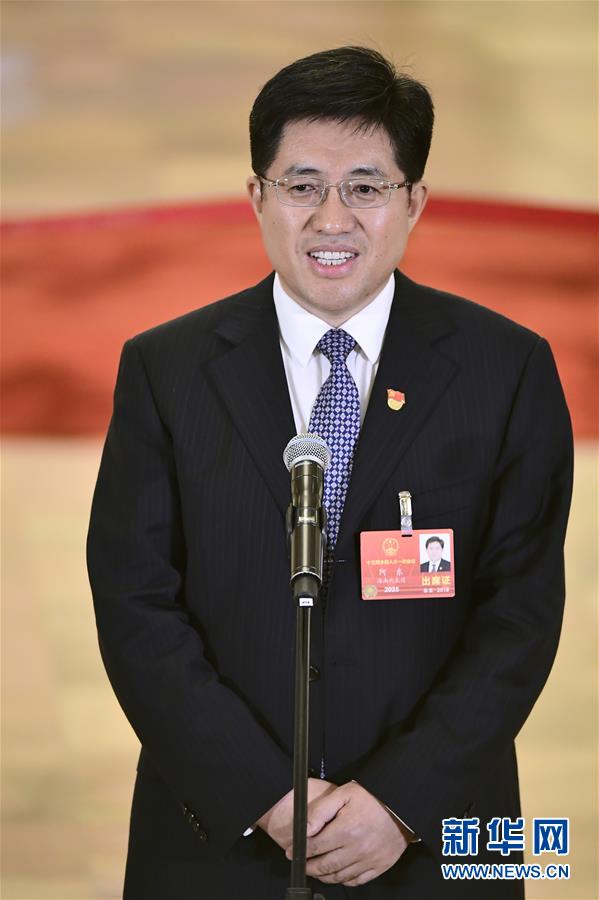 （兩會&middot;XHDW）（1）全國人大代表接受采訪
