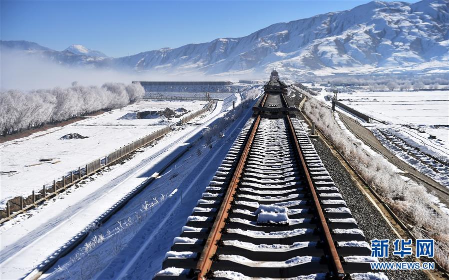 （新華全媒頭條&middot;圖文互動）（13）風(fēng)正一帆懸&mdash;&mdash;以習(xí)近平同志為核心的黨中央治國理政一年間