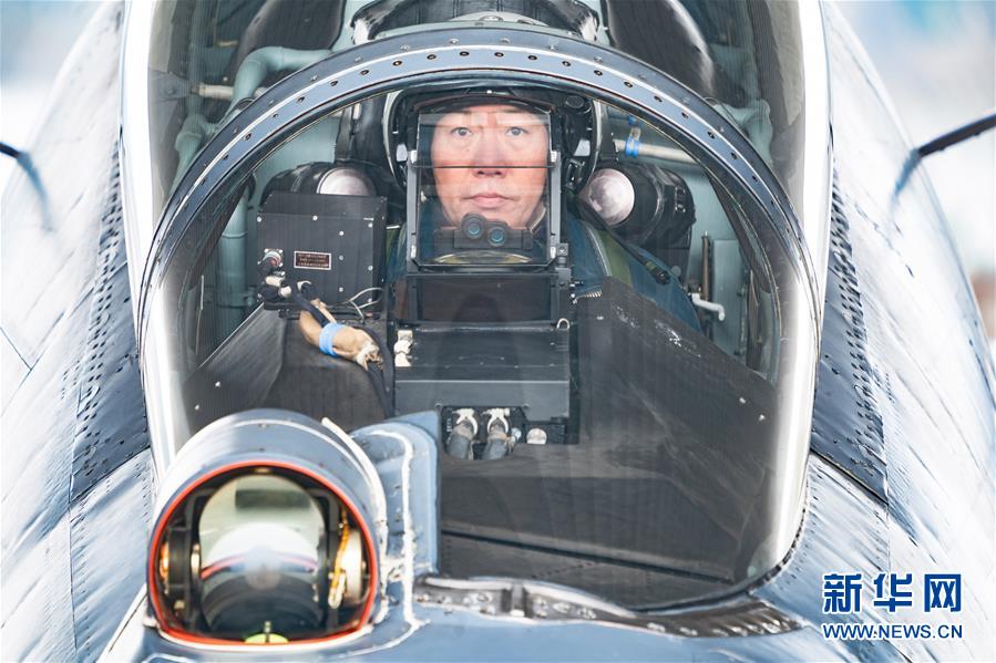 （新華全媒頭條&middot;圖文互動）（2）戰(zhàn)鷹，為祖國奮飛&mdash;&mdash;記空軍航空兵某旅旅長、特級飛行員郝井文