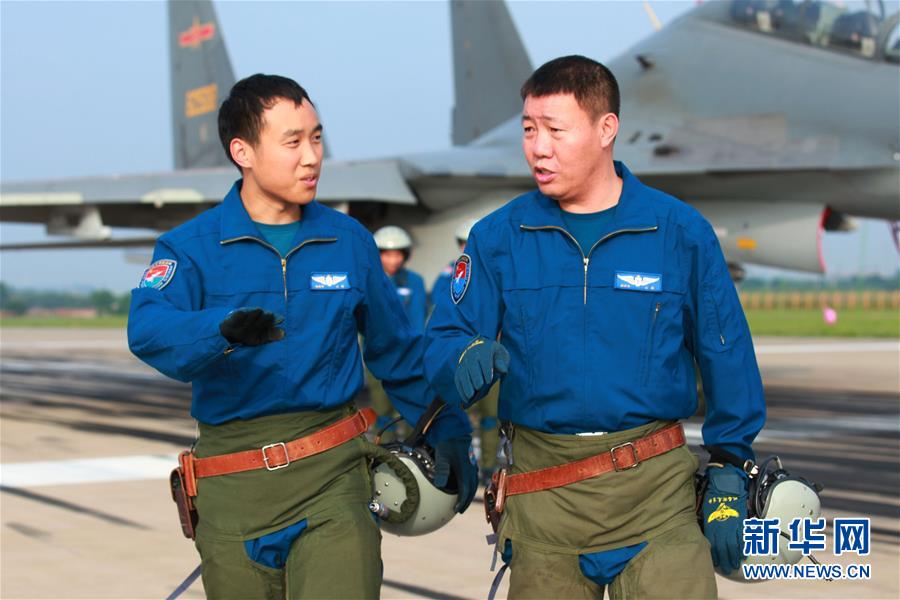 （新華全媒頭條&middot;圖文互動）（3）戰(zhàn)鷹，為祖國奮飛&mdash;&mdash;記空軍航空兵某旅旅長、特級飛行員郝井文