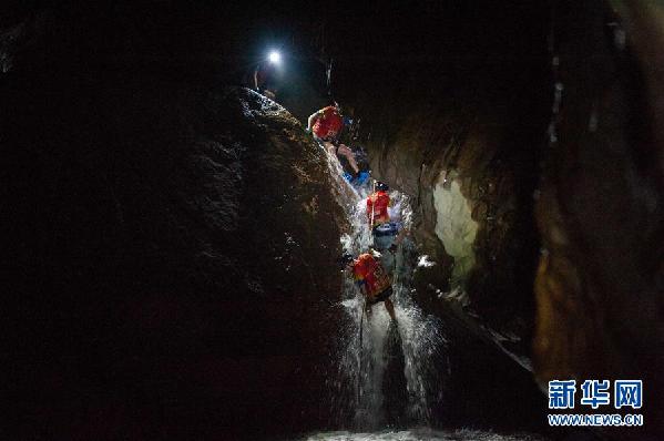 （在習近平新時代中國特色社會主義思想指引下&mdash;&mdash;新時代新作為新篇章&middot;鄉(xiāng)村振興戰(zhàn)略&middot;圖文互動）（4）掙脫&ldquo;富饒的貧困&rdquo;&mdash;&mdash;一個西部貧困區(qū)縣綠色發(fā)展之變 