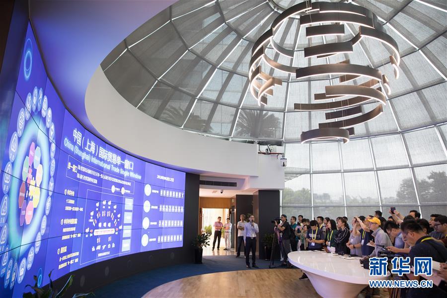 (全面深化改革這五年·圖文互動(dòng))(2)吃改革飯走開(kāi)放路打創(chuàng)新牌 上海奮力創(chuàng)造發(fā)展新傳奇