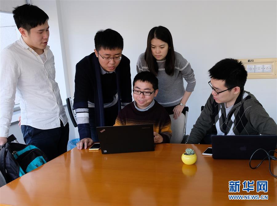 (圖文互動(dòng))(5)平靜而充滿(mǎn)力量——“中國(guó)網(wǎng)事·感動(dòng)2018”年度網(wǎng)絡(luò)人物群像