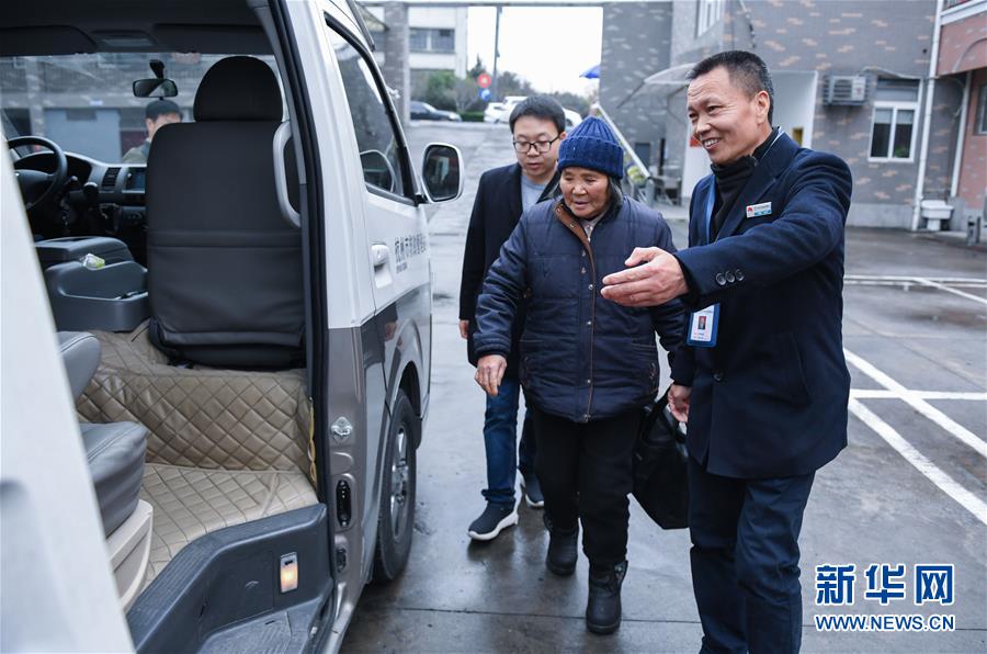 (圖文互動(dòng))(9)平靜而充滿(mǎn)力量——“中國(guó)網(wǎng)事·感動(dòng)2018”年度網(wǎng)絡(luò)人物群像