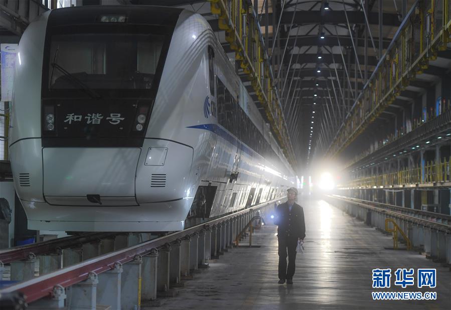 (圖文互動)(2)地震少年李長安的首次春運(yùn)