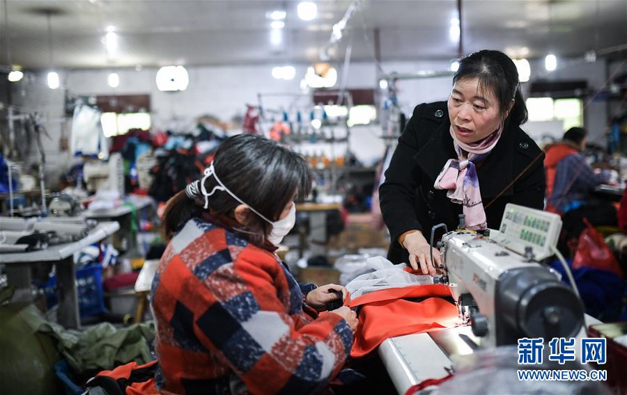 (新華全媒頭條·圖文互動(dòng))(1)勇敢去闖 堅(jiān)持走下去——億萬農(nóng)民工的青春之歌