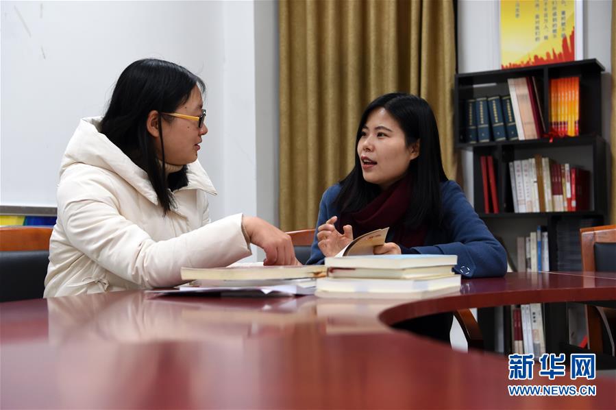 (在習(xí)近平新時(shí)代中國特色社會(huì)主義思想指引下·將改革開放進(jìn)行到底·強(qiáng)國之基)(新華全媒頭條·圖文互動(dòng))(6)奮斗不停步 改革再出發(fā)——“四個(gè)自信”筑牢強(qiáng)國之基