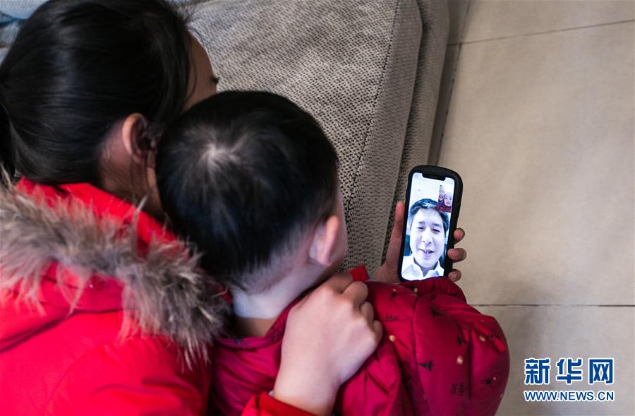 （新春走基層&middot;圖文互動）（2）車站，懂得大海的浪漫&mdash;&mdash;&ldquo;一帶一路&rdquo;夫妻的春節(jié)連線