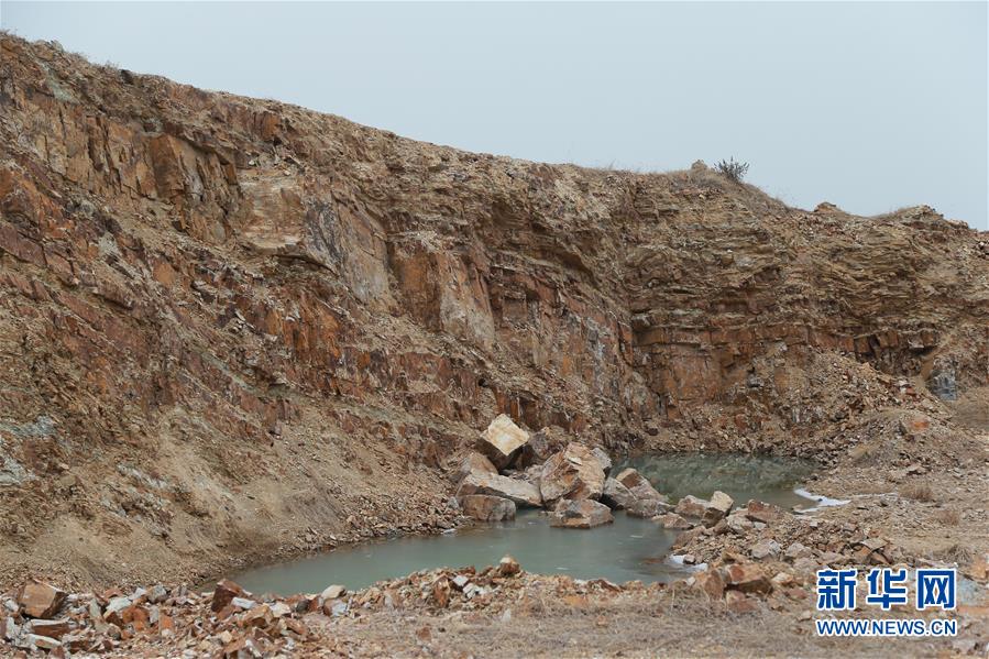 （新華視點(diǎn)&middot;圖文互動）（1）挖掘作業(yè)距漢墓中心僅20米，村民住房出現(xiàn)裂縫&hellip;&hellip;&ldquo;造地&rdquo;如何變挖山？