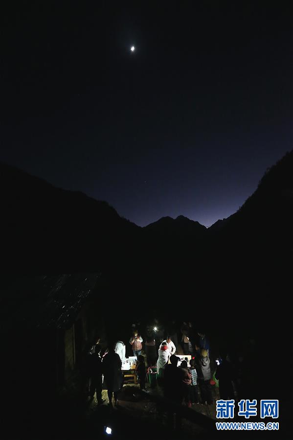 （新華全媒頭條&middot;圖文互動(dòng)）（5）大峽谷里的&ldquo;背簍醫(yī)生&rdquo;