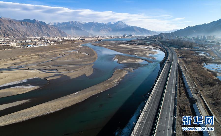 （兩會(huì)前夕看落實(shí)&middot;圖文互動(dòng)）（2）格?；ㄩ_ 幸福路寬&mdash;&mdash;西藏落實(shí)習(xí)近平總書記全國兩會(huì)重要講話精神紀(jì)實(shí)