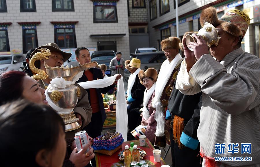 （兩會(huì)前夕看落實(shí)&middot;圖文互動(dòng)）（4）格?；ㄩ_ 幸福路寬&mdash;&mdash;西藏落實(shí)習(xí)近平總書記全國兩會(huì)重要講話精神紀(jì)實(shí)