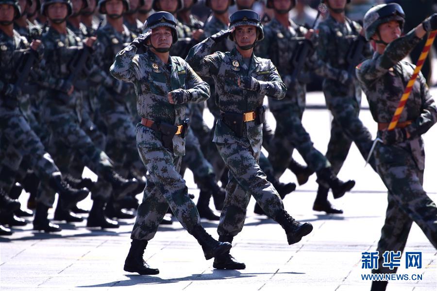 （新華全媒頭條&middot;強軍思想引領(lǐng)新征程&middot;圖文互動）（4）那一刻，我們光榮接受檢閱