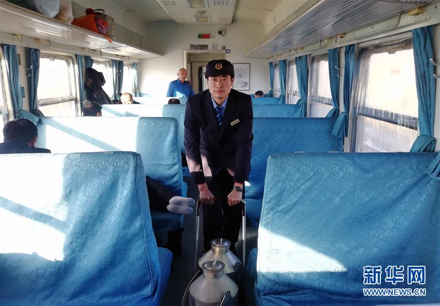 （新春走基層&middot;圖文互動）（1）變的是時間，不變的是溫情&mdash;&mdash;開往小興安嶺深處的幸福&ldquo;慢火車&rdquo;