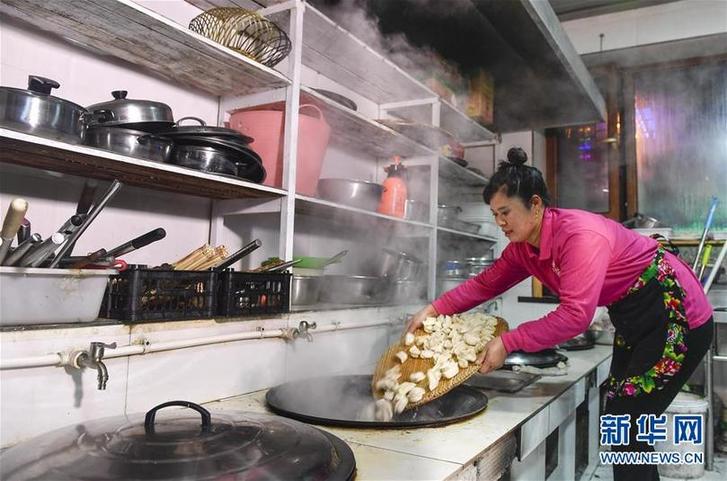 （在習(xí)近平新時代中國特色社會主義思想指引下&mdash;&mdash;新時代新作為新篇章&middot;圖文互動）（6）三年，從無名小屯到聲名遠播&mdash;&mdash;這個&ldquo;雪鄉(xiāng)&rdquo;是如何做到的？