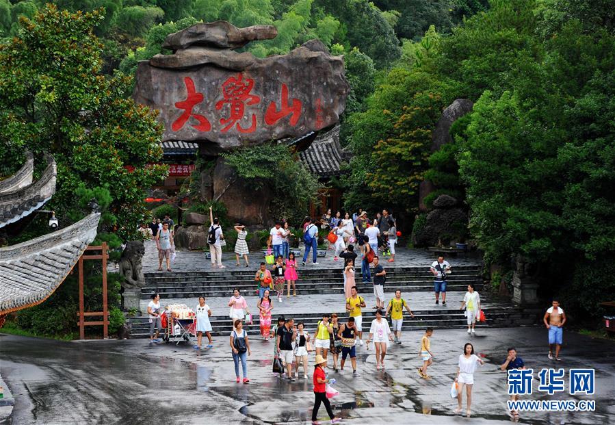 (兩會前夕看落實(shí)·圖文互動)(3)奮力脫貧攻堅 生態(tài)追“清”逐“綠”——江西落實(shí)習(xí)近平總書記全國兩會重要講話精神紀(jì)實(shí)