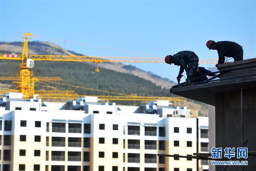 （在習(xí)近平新時(shí)代中國(guó)特色社會(huì)主義思想指引下&mdash;&mdash;新時(shí)代新作為新篇章&middot;圖文互動(dòng)）（1）高原春來早 云嶺開新篇 