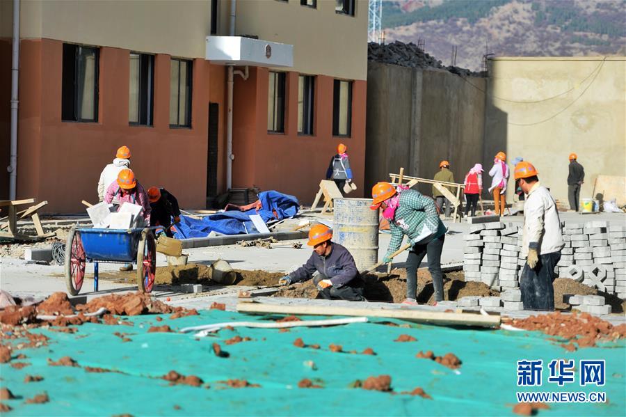 （在習(xí)近平新時(shí)代中國(guó)特色社會(huì)主義思想指引下&mdash;&mdash;新時(shí)代新作為新篇章&middot;圖文互動(dòng)）（2）高原春來早 云嶺開新篇 