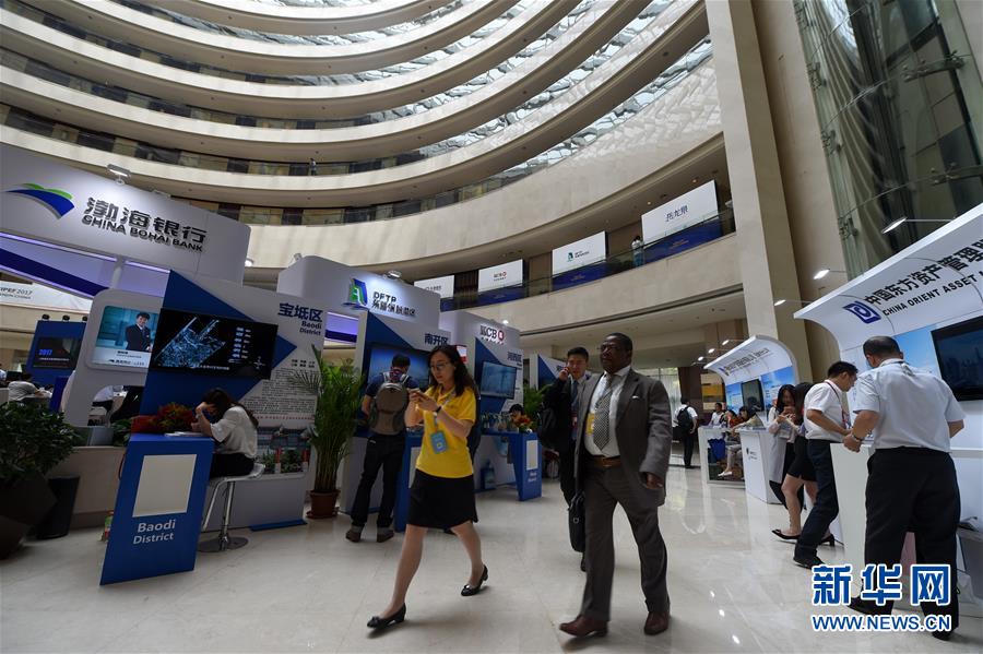 （新華全媒頭條&middot;迎接兩會(huì)&middot;經(jīng)濟(jì)特稿&middot;圖文互動(dòng)）（1）堅(jiān)定信心 搶抓機(jī)遇勇爭(zhēng)先&mdash;&mdash;迎接全國(guó)兩會(huì)中國(guó)經(jīng)濟(jì)系列述評(píng)之一