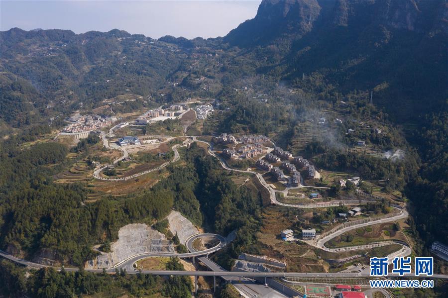(兩會前夕看落實(shí)·圖文互動)(1)“飛針走線”“繡”出小康畫卷——四川落實(shí)習(xí)近平總書記全國兩會重要講話精神紀(jì)實(shí)