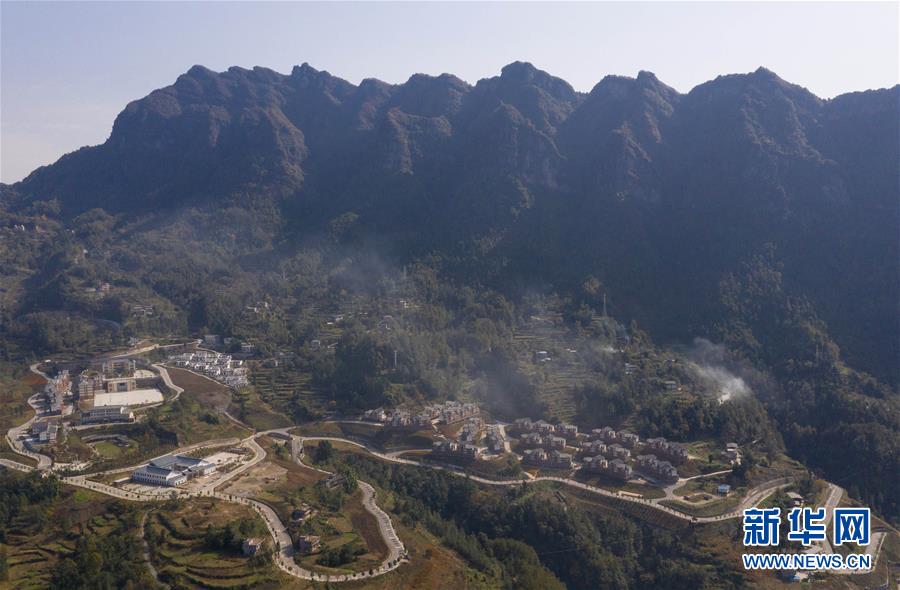 (兩會前夕看落實(shí)·圖文互動)(2)“飛針走線”“繡”出小康畫卷——四川落實(shí)習(xí)近平總書記全國兩會重要講話精神紀(jì)實(shí)