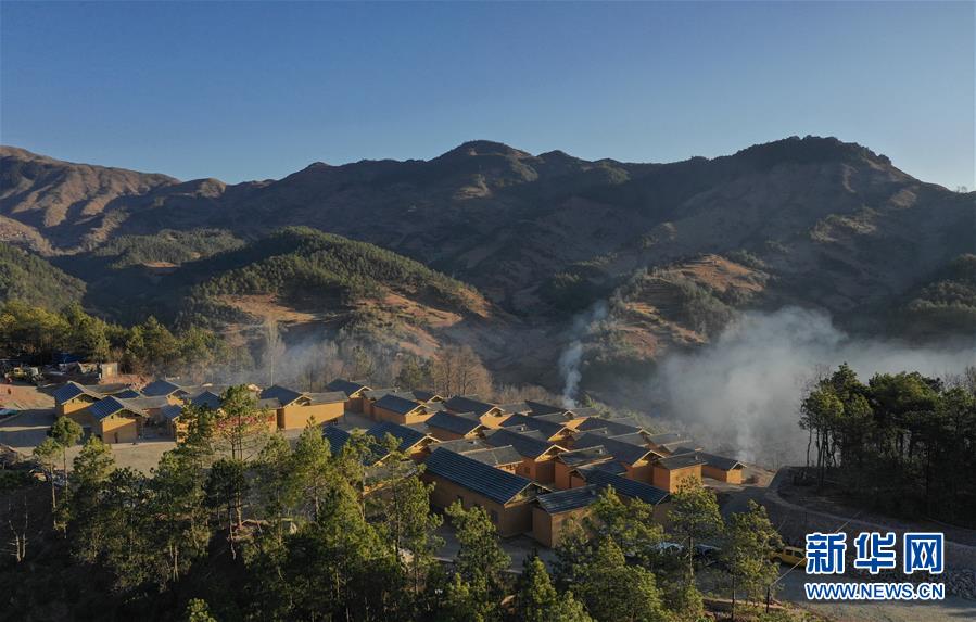 (兩會前夕看落實(shí)·圖文互動)(3)“飛針走線”“繡”出小康畫卷——四川落實(shí)習(xí)近平總書記全國兩會重要講話精神紀(jì)實(shí)