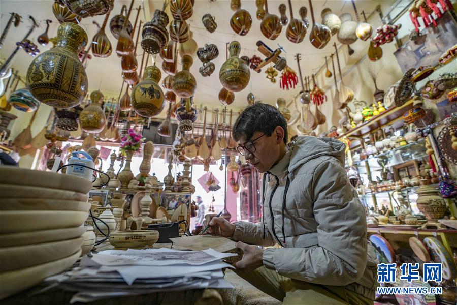 (兩會(huì)前夕看落實(shí)·圖文互動(dòng))(2)牢記囑托增進(jìn)民族團(tuán)結(jié) 凝心聚力建設(shè)美麗新疆——新疆落實(shí)習(xí)近平總書記全國兩會(huì)重要講話精神紀(jì)實(shí)