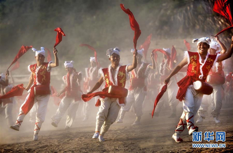 （新華全媒頭條&middot;迎接兩會特別報道&middot;圖文互動）（7）奮進，向著第一個百年奮斗目標&mdash;&mdash;寫在2019年全國兩會召開之際