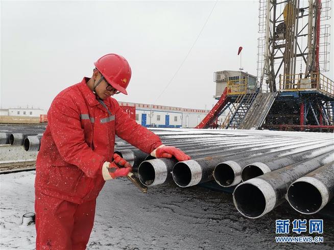 （走基層 聽民聲&middot;圖文互動(dòng)）（2）&ldquo;條件進(jìn)步了，好作風(fēng)沒變&rdquo;&mdash;&mdash;記者夜守大慶油田1205鉆井隊(duì)