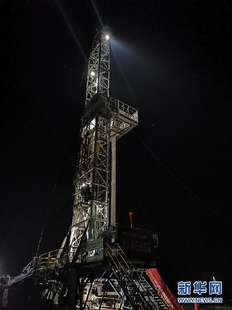 （走基層 聽民聲&middot;圖文互動(dòng)）（3）&ldquo;條件進(jìn)步了，好作風(fēng)沒變&rdquo;&mdash;&mdash;記者夜守大慶油田1205鉆井隊(duì)