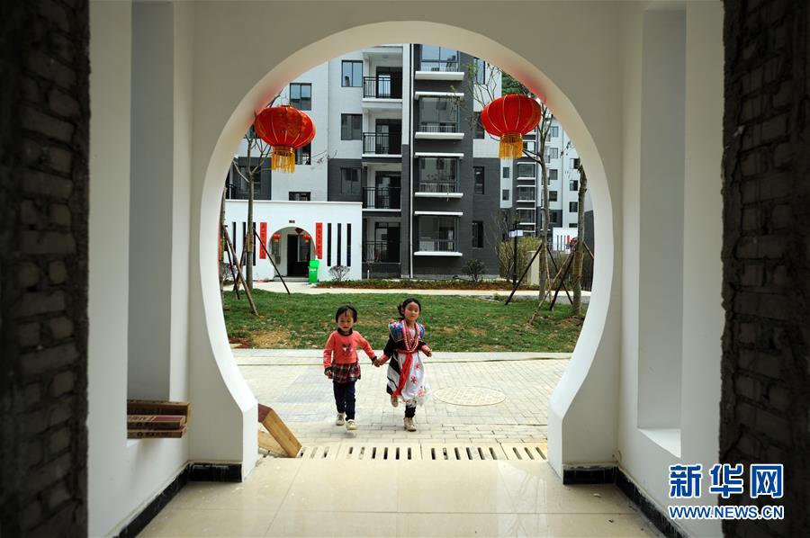 （在習(xí)近平新時(shí)代中國(guó)特色社會(huì)主義思想指引下&mdash;&mdash;新時(shí)代新作為新篇章&middot;圖文互動(dòng)）（1）&ldquo;搬遷到哪里，服務(wù)就延伸到哪里&rdquo;&mdash;&mdash;貴州推進(jìn)易地扶貧搬遷&ldquo;后半篇文章&rdquo; 