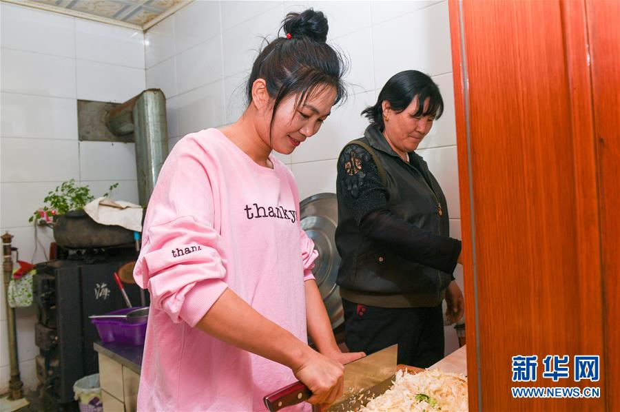 （壯麗70年&middot;奮斗新時代&middot;圖文互動）（2）情同一家，守望相助，共奔小康&mdash;&mdash;內(nèi)蒙古興安盟巴彥敖包嘎查民族團結(jié)見聞