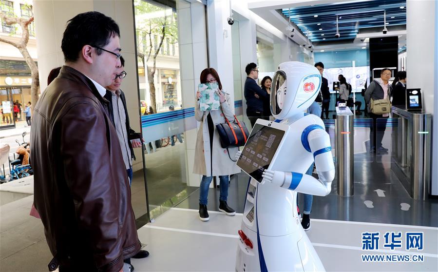 (新華全媒頭條·壯麗70年 奮斗新時代——推動高質(zhì)量發(fā)展調(diào)研行·圖文互動)(13)百尺竿頭再登攀——高質(zhì)量發(fā)展的“上海答卷”