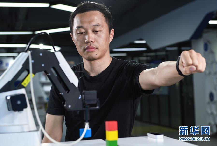 (新華全媒頭條·圖文互動(dòng))(13)青春萬(wàn)歲 強(qiáng)國(guó)有我