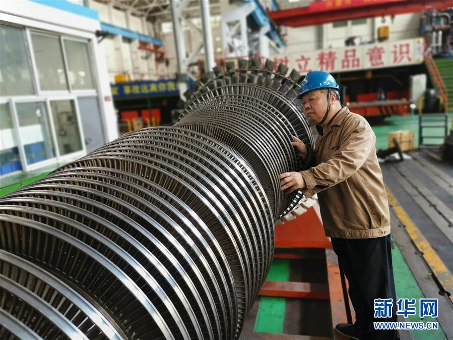 (勞動(dòng)者風(fēng)采·圖文互動(dòng))(1)練就毫厘“繡花功”——記杭汽輪“金藍(lán)領(lǐng)”吳國(guó)林