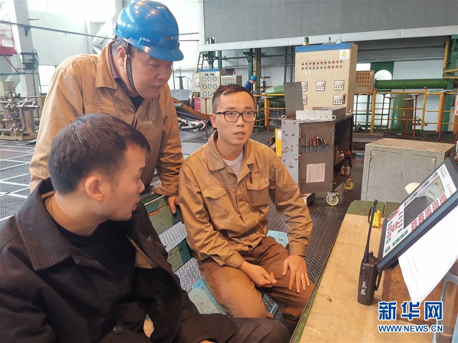 (勞動(dòng)者風(fēng)采·圖文互動(dòng))(2)練就毫厘“繡花功”——記杭汽輪“金藍(lán)領(lǐng)”吳國(guó)林