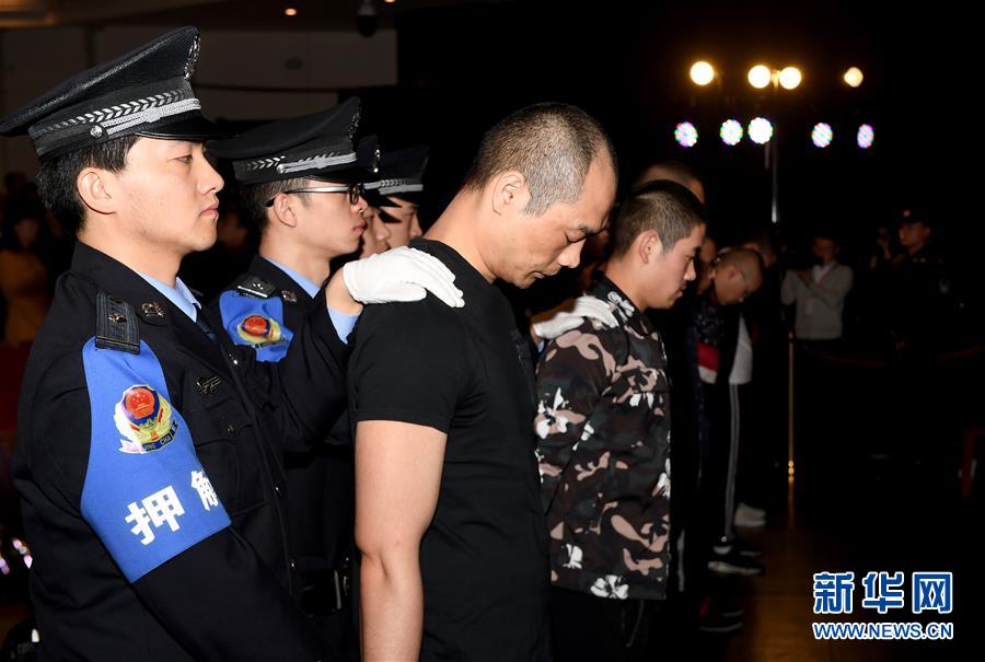 (新華全媒頭條·圖文互動)(2)擔(dān)負(fù)起護(hù)航新時(shí)代中國特色社會主義的崇高使命——黨的十八大以來公安工作述評