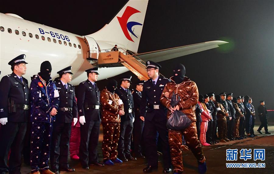 (新華全媒頭條·圖文互動)(6)擔(dān)負(fù)起護(hù)航新時(shí)代中國特色社會主義的崇高使命——黨的十八大以來公安工作述評