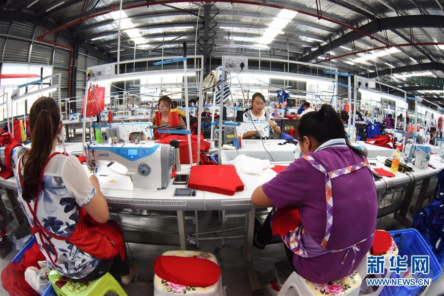 （壯麗70年&middot;奮斗新時代&middot;圖文互動）（8）奮進的阿妹戚托&mdash;&mdash;貴州三寶彝族鄉(xiāng)整鄉(xiāng)搬遷見聞