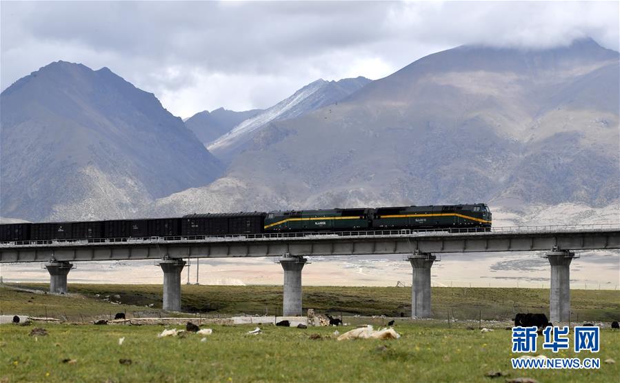 （壯麗七十年&middot;奮斗新時(shí)代&middot;圖文互動(dòng)）（4）天路，讓世界屋脊不再遙遠(yuǎn)