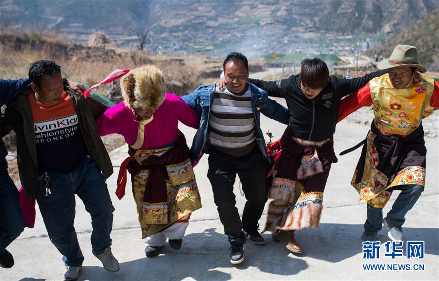 （新華全媒頭條&middot;圖文互動(dòng)）（5）藏區(qū)&ldquo;感恩連&rdquo;