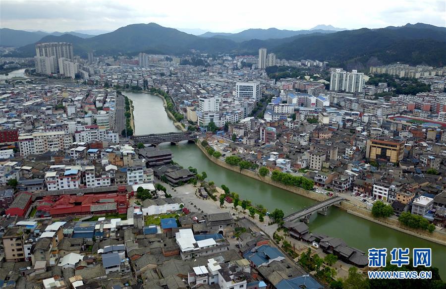 （新華全媒頭條&middot;不忘初心、牢記使命&mdash;&mdash;記者再走長(zhǎng)征路&middot;圖文互動(dòng)）（3）風(fēng)展紅旗如畫&mdash;&mdash;來(lái)自長(zhǎng)征出發(fā)地長(zhǎng)汀、寧化的紅色信仰報(bào)告 