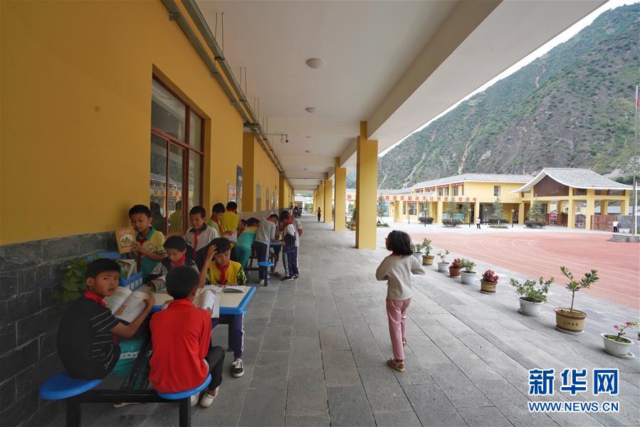 （直過民族脫貧攻堅&middot;圖文互動）（8）下山！傈僳群眾開啟新生活