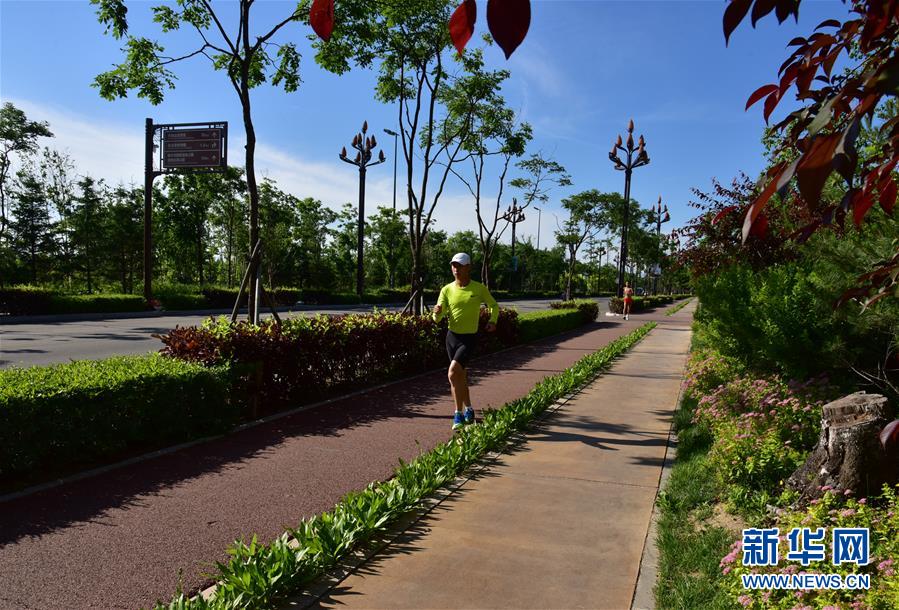 （在習(xí)近平新時代中國特色社會主義思想指引下&mdash;&mdash;新時代新作為新篇章&middot;圖文互動）（3）在這里，遇見&ldquo;詩和遠(yuǎn)方&rdquo;&mdash;&mdash;長白山下&ldquo;第一鎮(zhèn)&rdquo;的全域旅游實踐