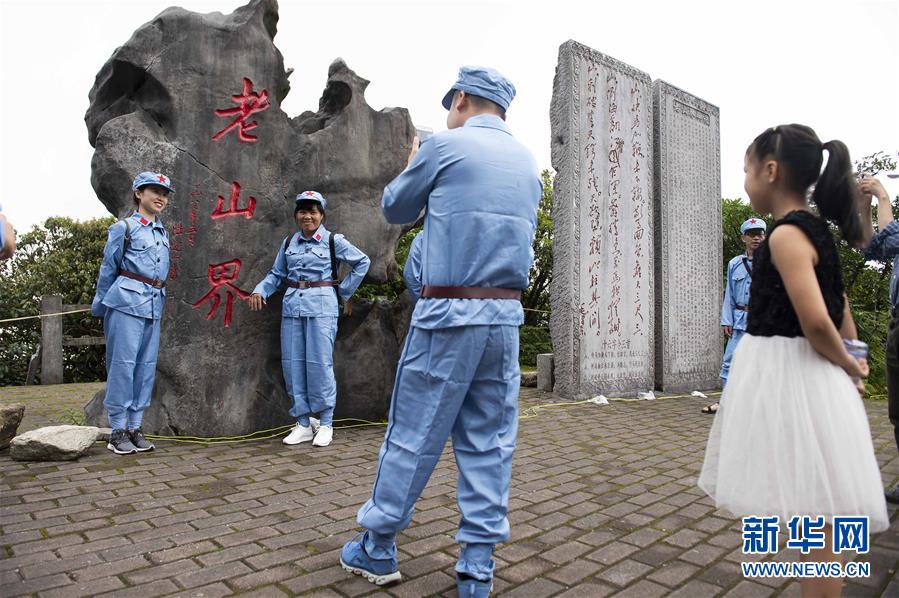 (壯麗70年·奮斗新時代——記者再走長征路·圖文互動)(4)沒有紅軍逾越不了的山河