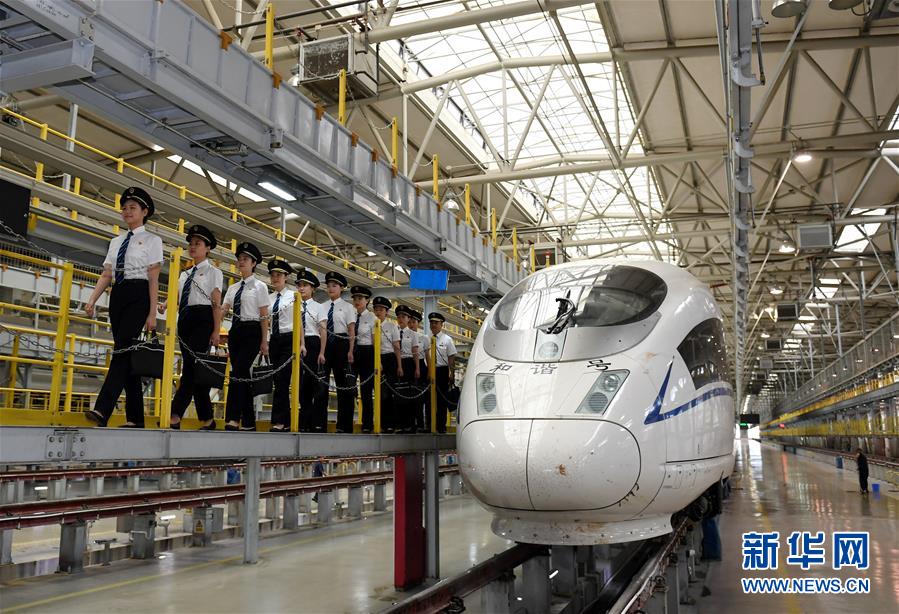 (社會)(1)國內(nèi)鐵路將迎來首批女動車組司機(jī)